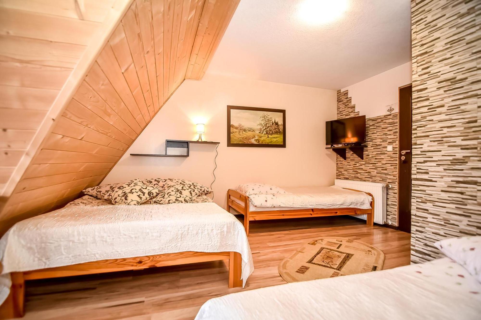Ciukrowa Chatka Sauna & Jacuzzi โปโรนิน ภายนอก รูปภาพ