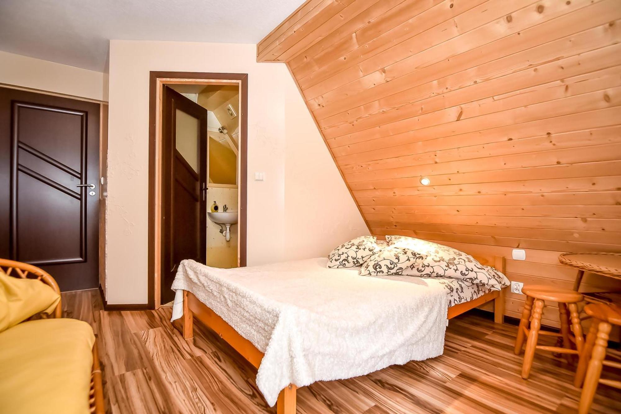 Ciukrowa Chatka Sauna & Jacuzzi โปโรนิน ภายนอก รูปภาพ