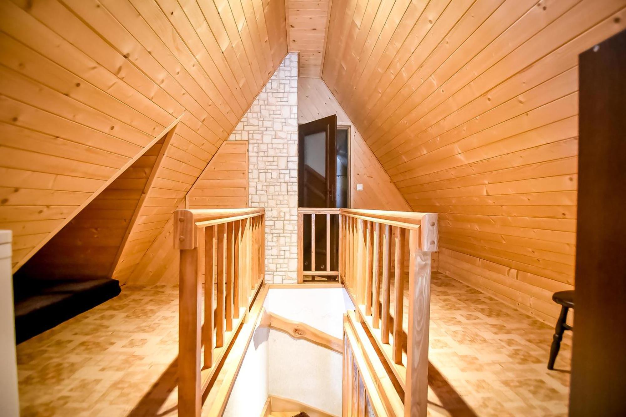 Ciukrowa Chatka Sauna & Jacuzzi โปโรนิน ภายนอก รูปภาพ