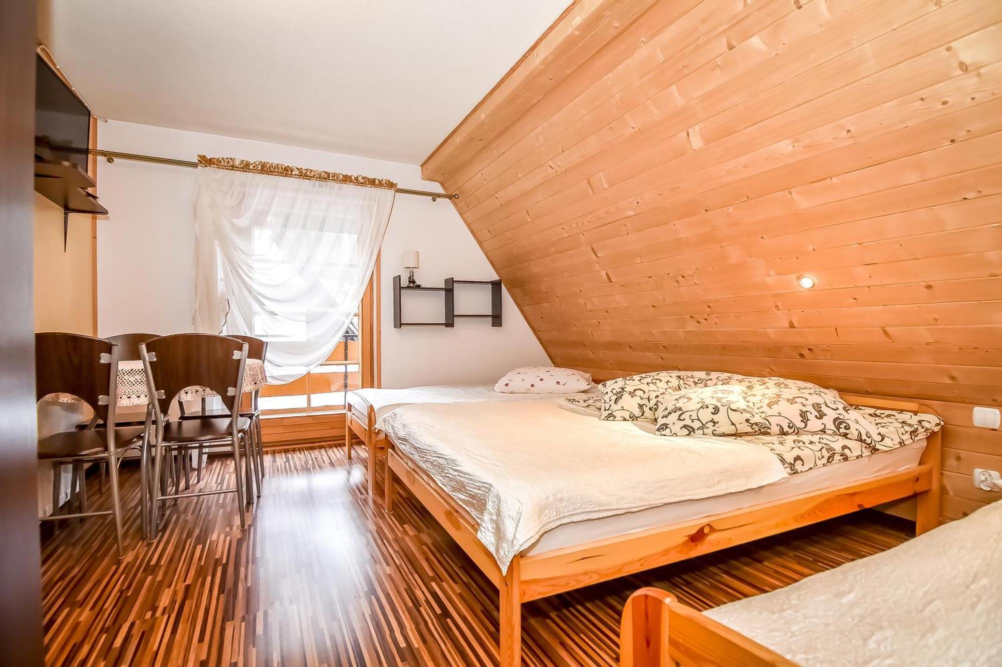 Ciukrowa Chatka Sauna & Jacuzzi โปโรนิน ภายนอก รูปภาพ