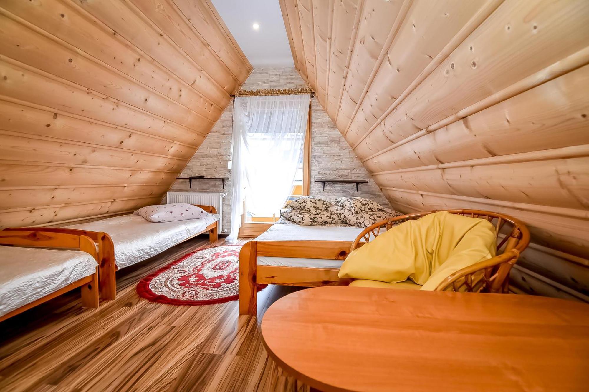 Ciukrowa Chatka Sauna & Jacuzzi โปโรนิน ภายนอก รูปภาพ