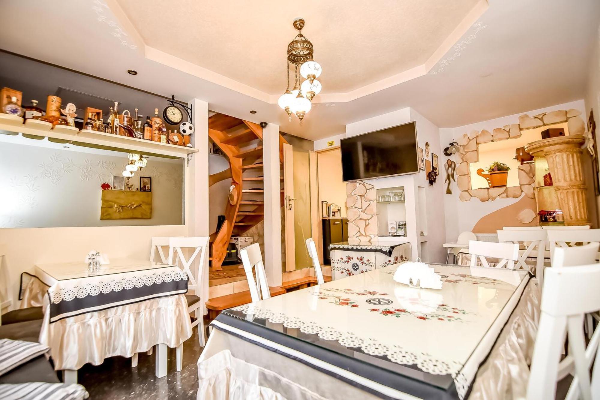 Ciukrowa Chatka Sauna & Jacuzzi โปโรนิน ภายนอก รูปภาพ