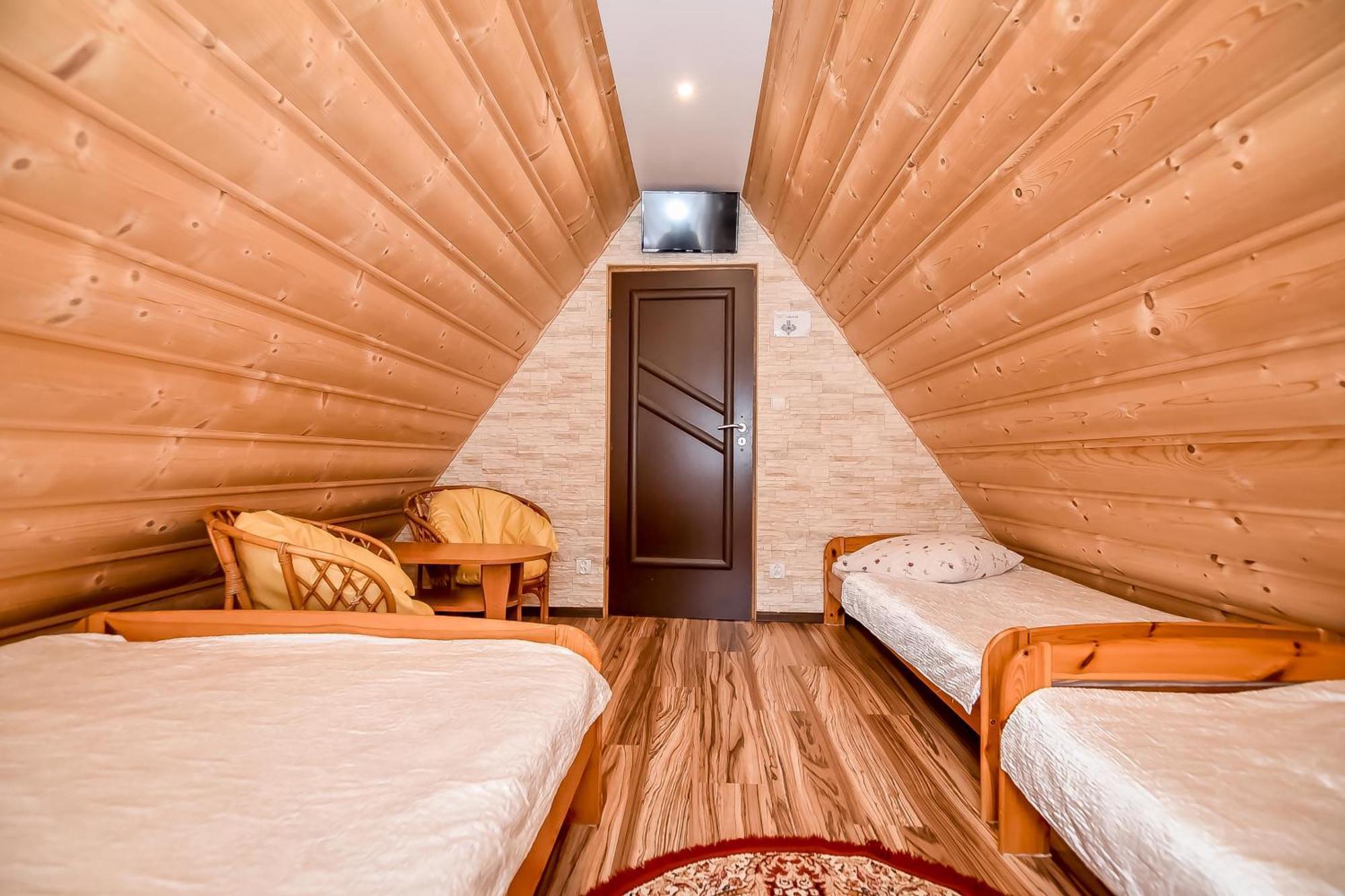Ciukrowa Chatka Sauna & Jacuzzi โปโรนิน ภายนอก รูปภาพ