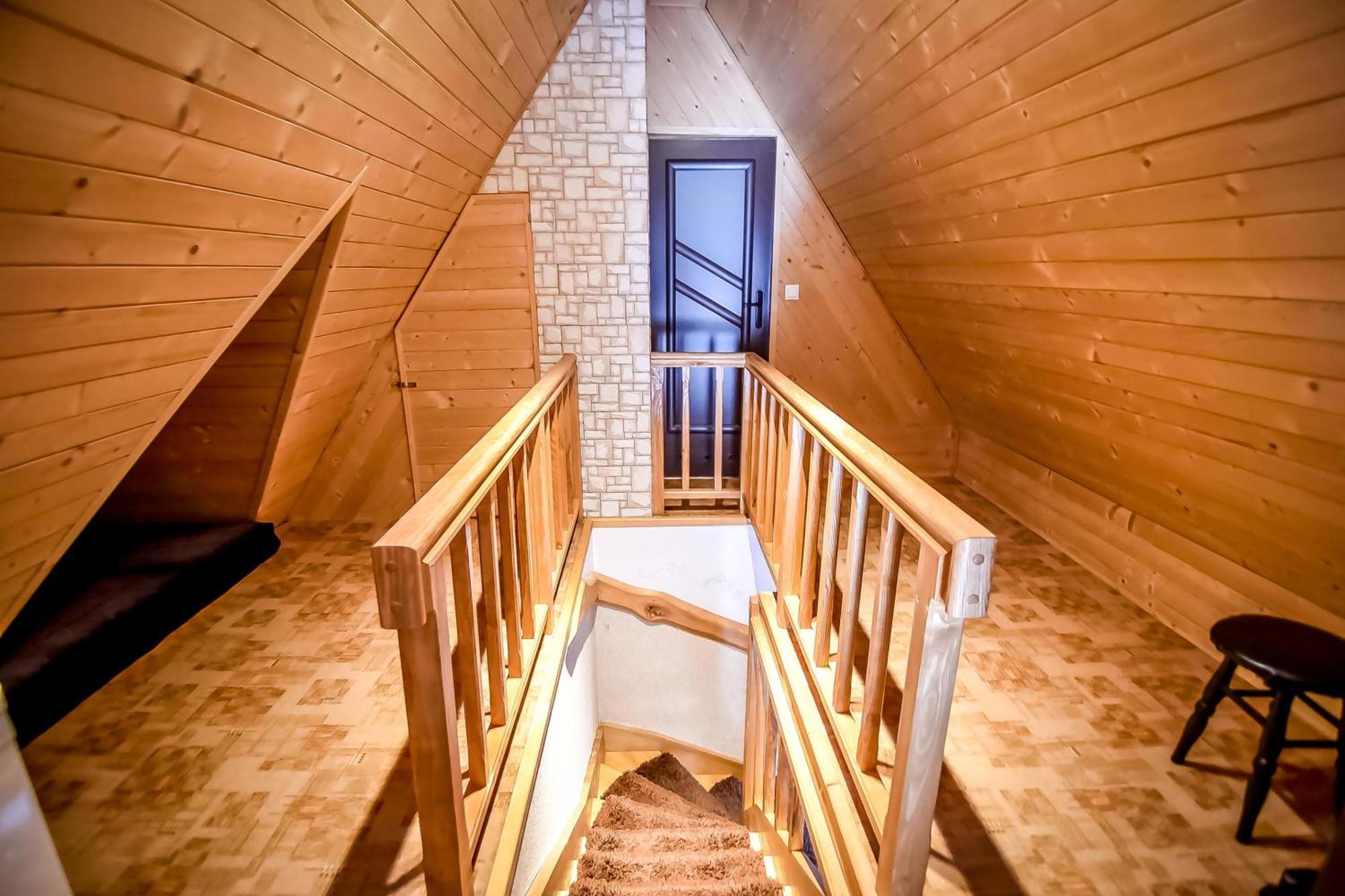 Ciukrowa Chatka Sauna & Jacuzzi โปโรนิน ภายนอก รูปภาพ