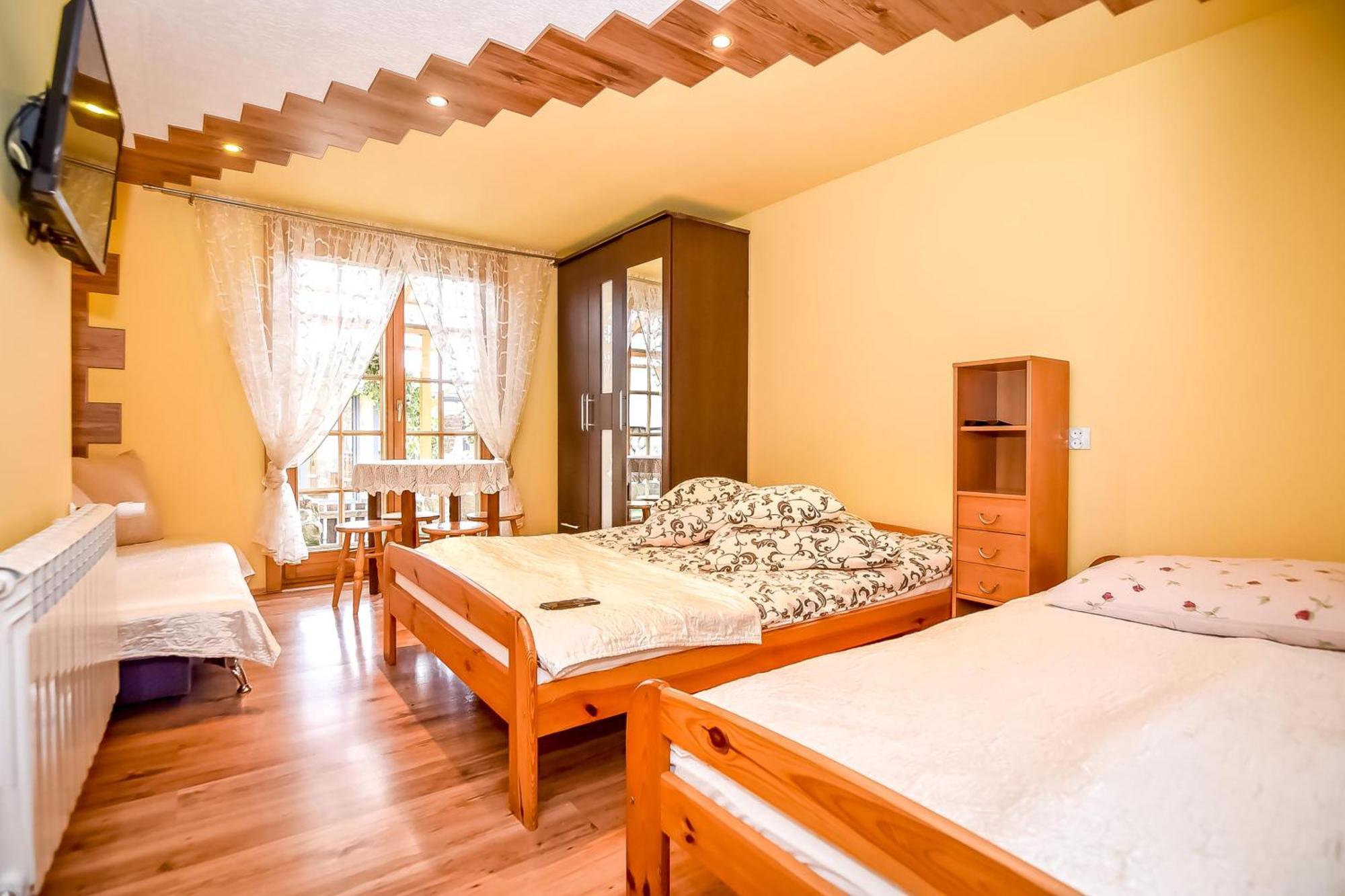 Ciukrowa Chatka Sauna & Jacuzzi โปโรนิน ภายนอก รูปภาพ