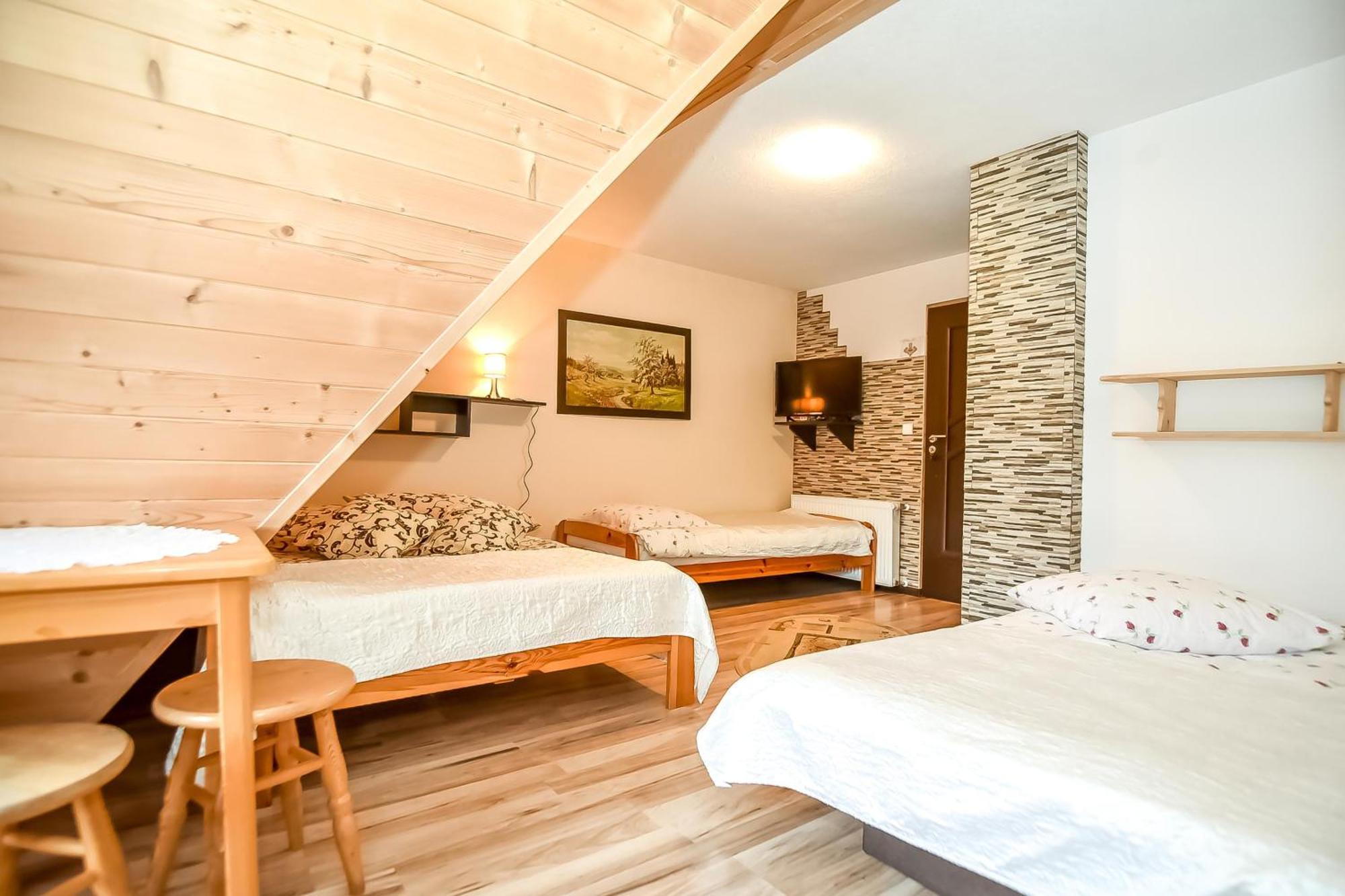 Ciukrowa Chatka Sauna & Jacuzzi โปโรนิน ภายนอก รูปภาพ