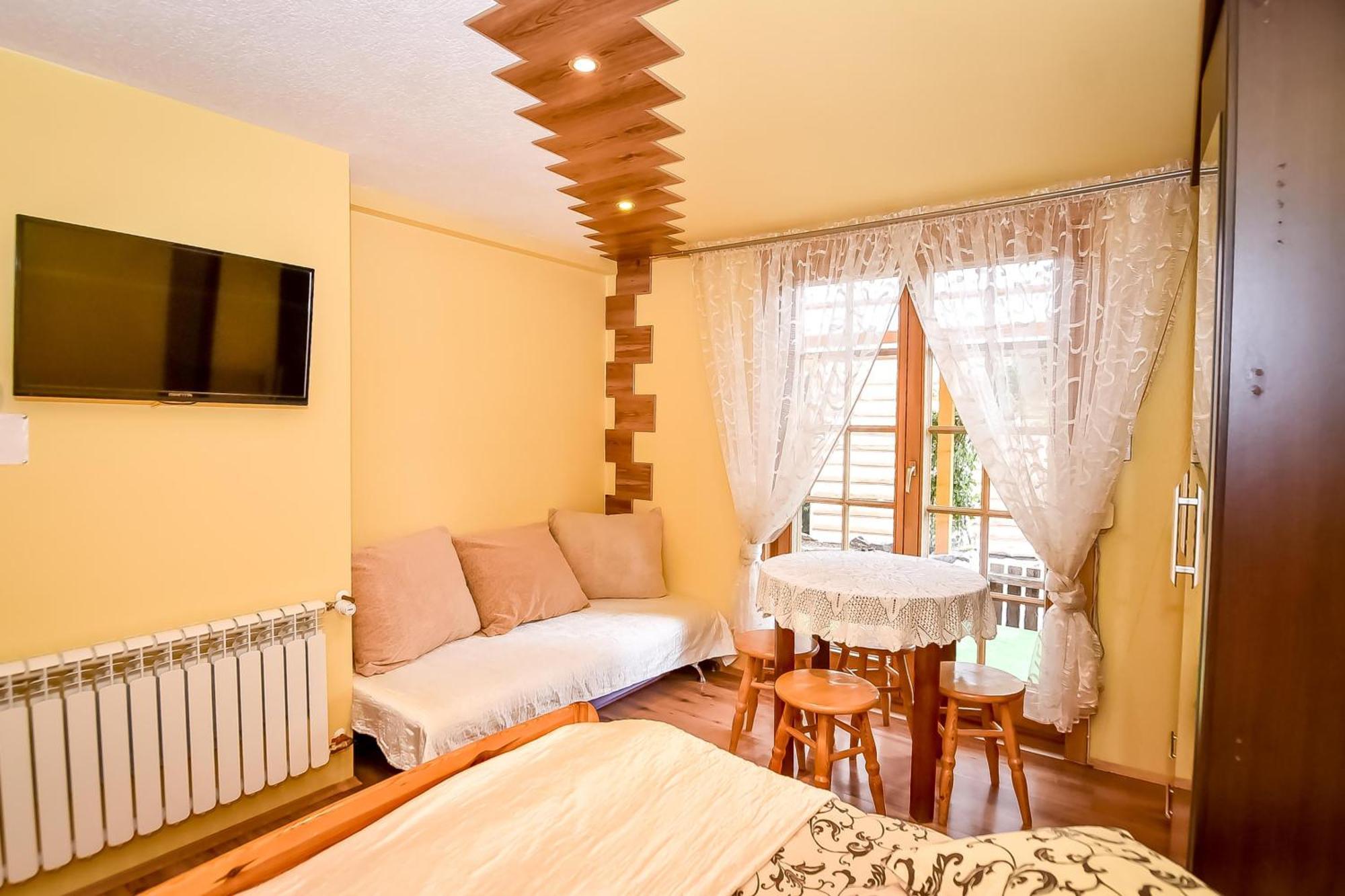 Ciukrowa Chatka Sauna & Jacuzzi โปโรนิน ภายนอก รูปภาพ