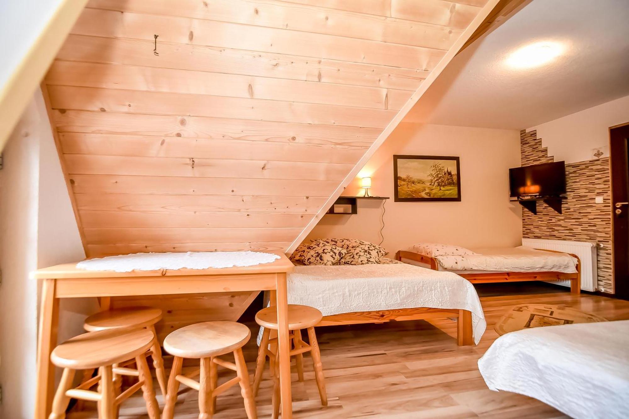 Ciukrowa Chatka Sauna & Jacuzzi โปโรนิน ภายนอก รูปภาพ