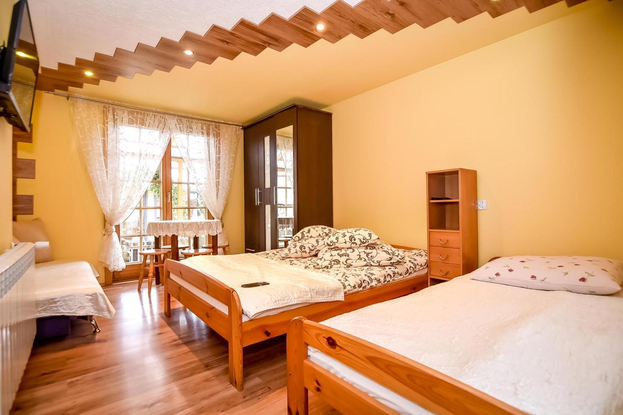 Ciukrowa Chatka Sauna & Jacuzzi โปโรนิน ภายนอก รูปภาพ