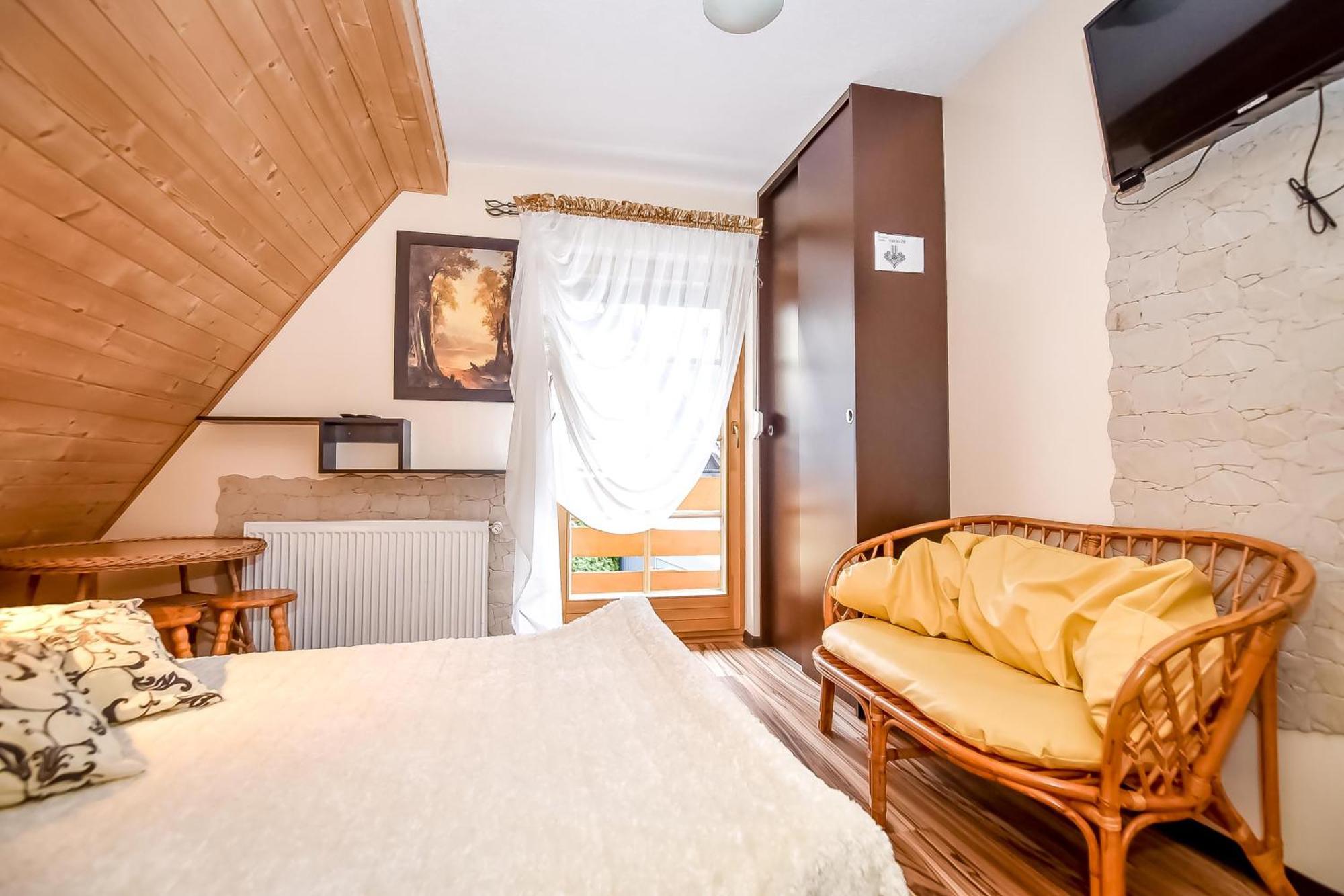 Ciukrowa Chatka Sauna & Jacuzzi โปโรนิน ภายนอก รูปภาพ