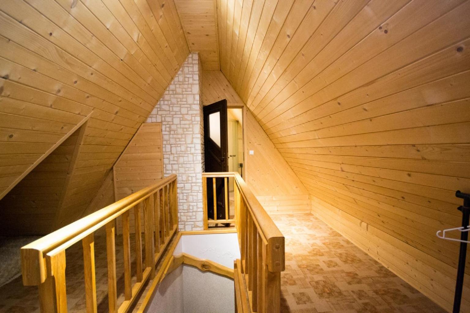 Ciukrowa Chatka Sauna & Jacuzzi โปโรนิน ภายนอก รูปภาพ
