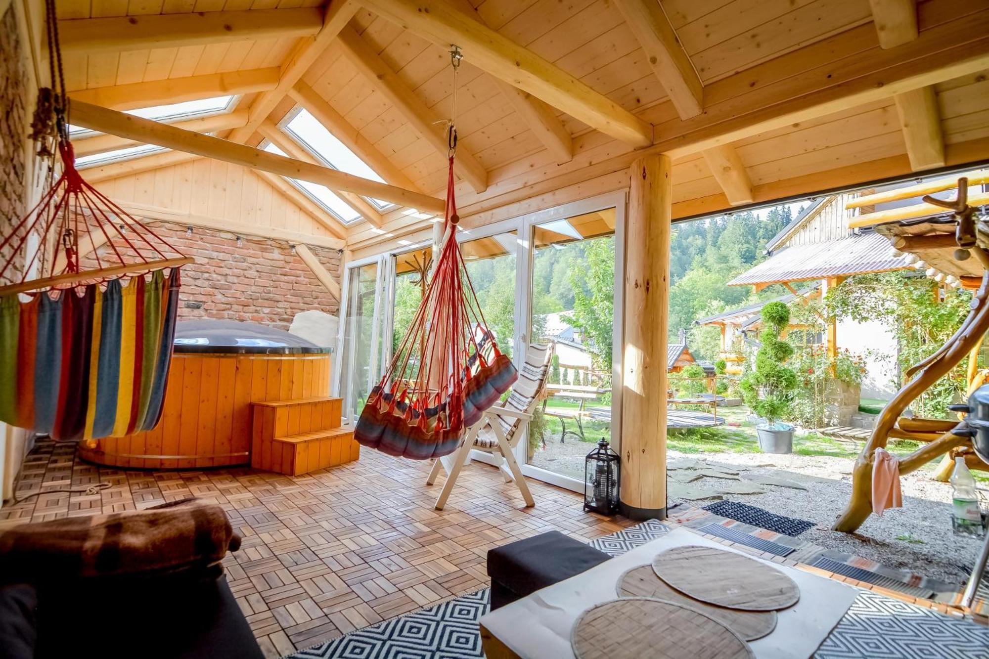 Ciukrowa Chatka Sauna & Jacuzzi โปโรนิน ภายนอก รูปภาพ