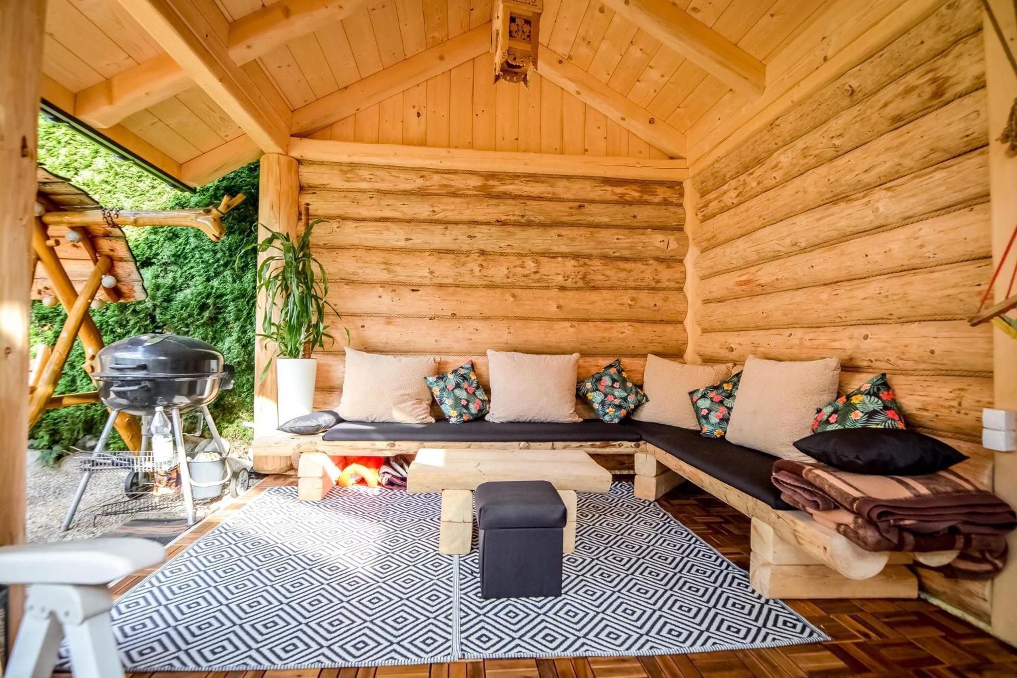 Ciukrowa Chatka Sauna & Jacuzzi โปโรนิน ภายนอก รูปภาพ