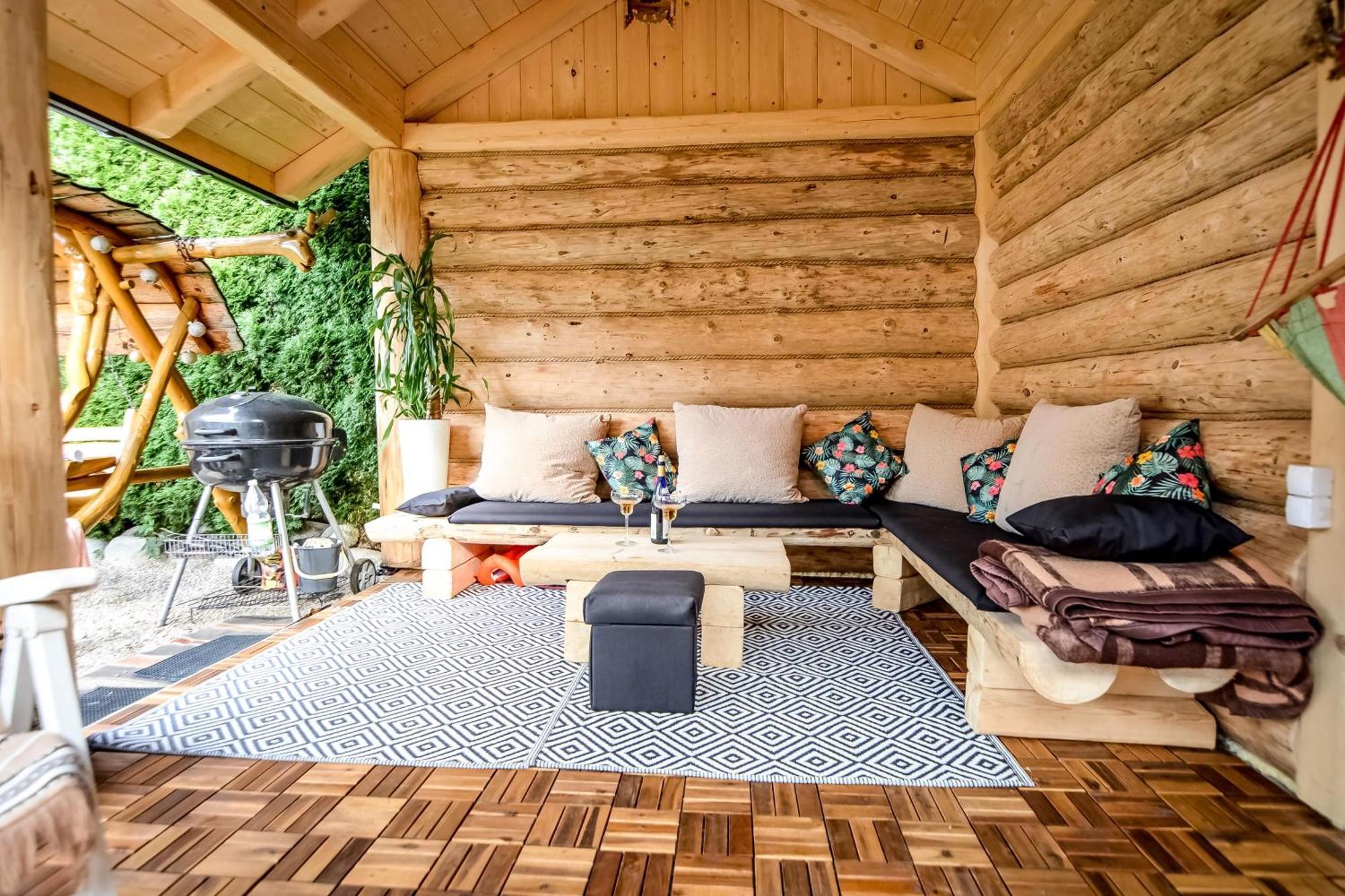 Ciukrowa Chatka Sauna & Jacuzzi โปโรนิน ภายนอก รูปภาพ
